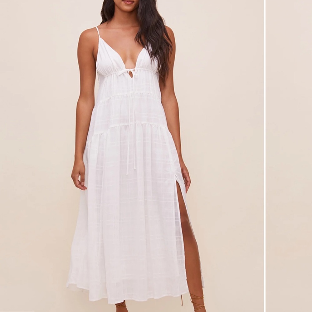ASTR the label LIZBETH MAXI DRESS Size S ( fits oversized) like new condition